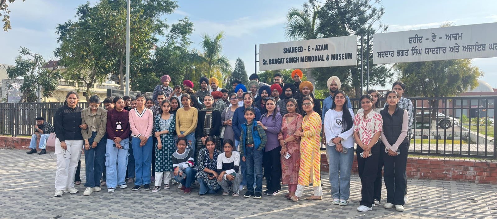 Educational visit by the Commerce Department of Bela College